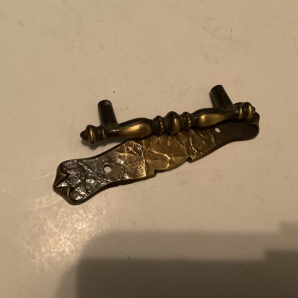 A lot of 5 handle vintage handle pulls for your restoration project. Used - Picture 3 of 11